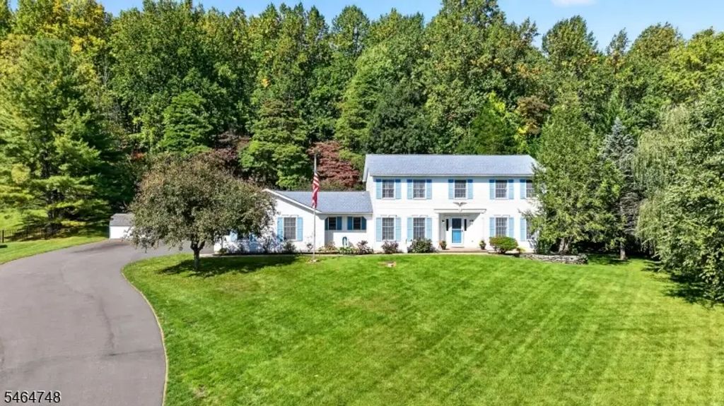 27 Edgemere Terrace, Washington Twp.