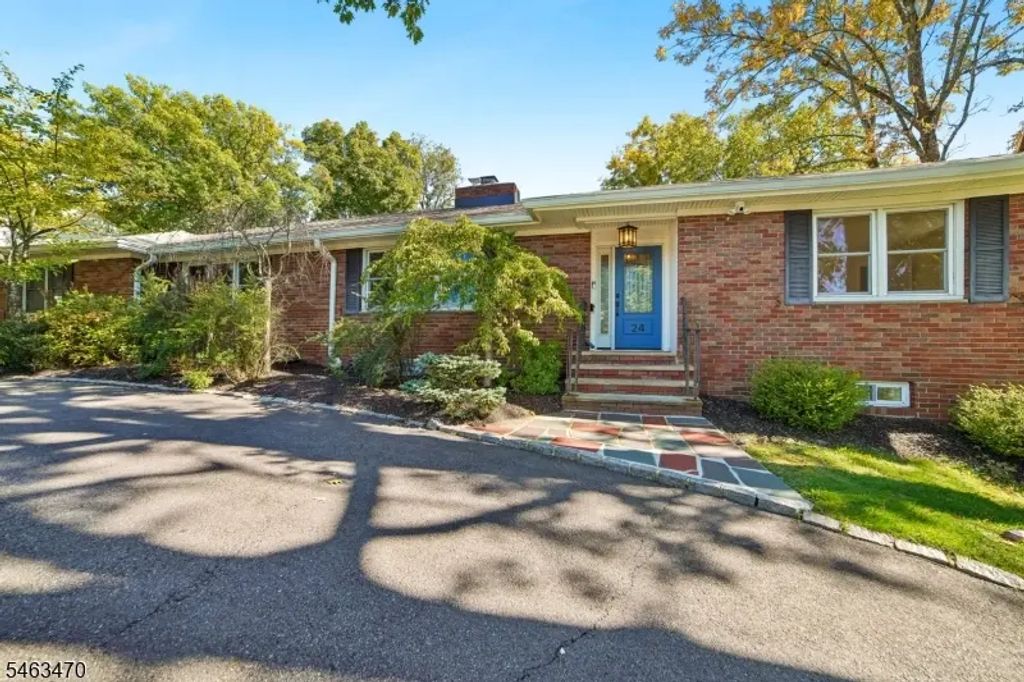 24 Speir Dr, South Orange Village Twp.