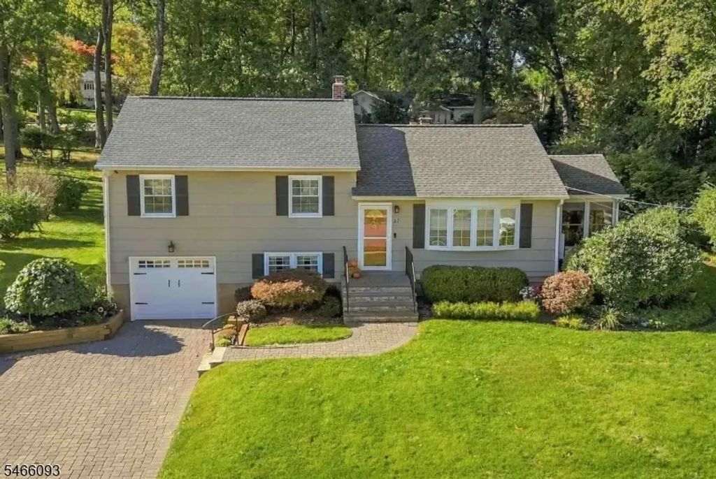 27 Salem Dr, Hanover Twp.