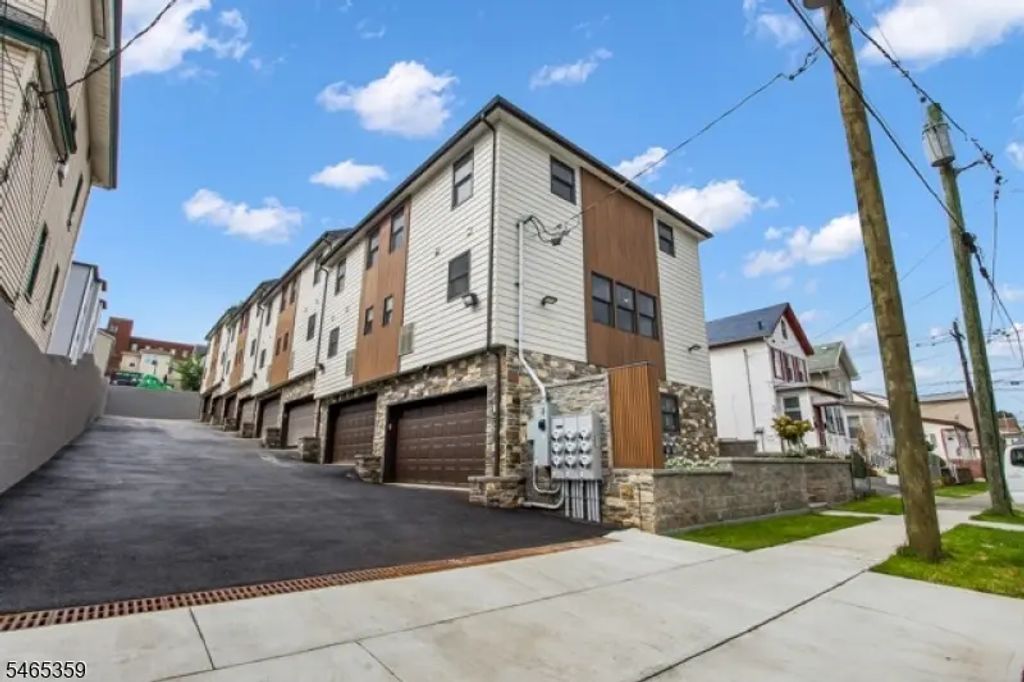 413 Paulison Ave, Passaic City