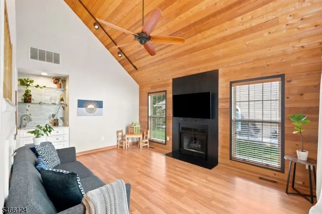 273 De Rose Ct, West Orange Twp.