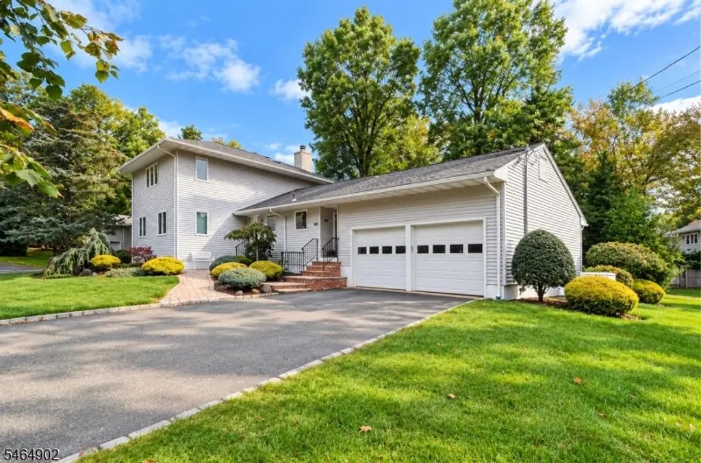 40 Shadowlawn Dr, Livingston Twp.