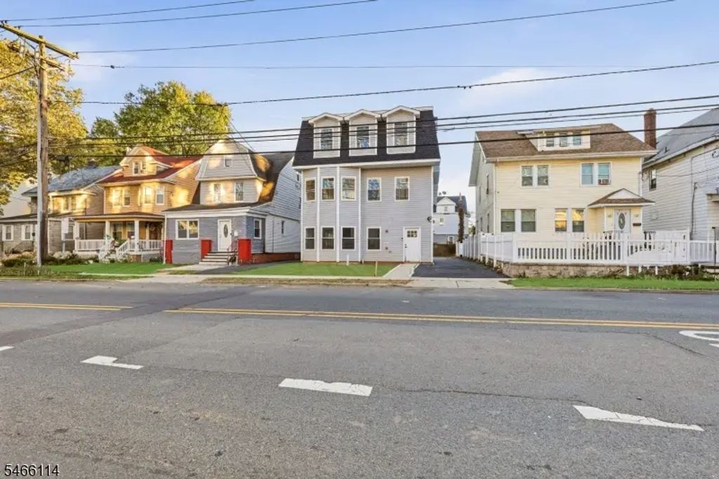 64 Lyons Ave, Newark City
