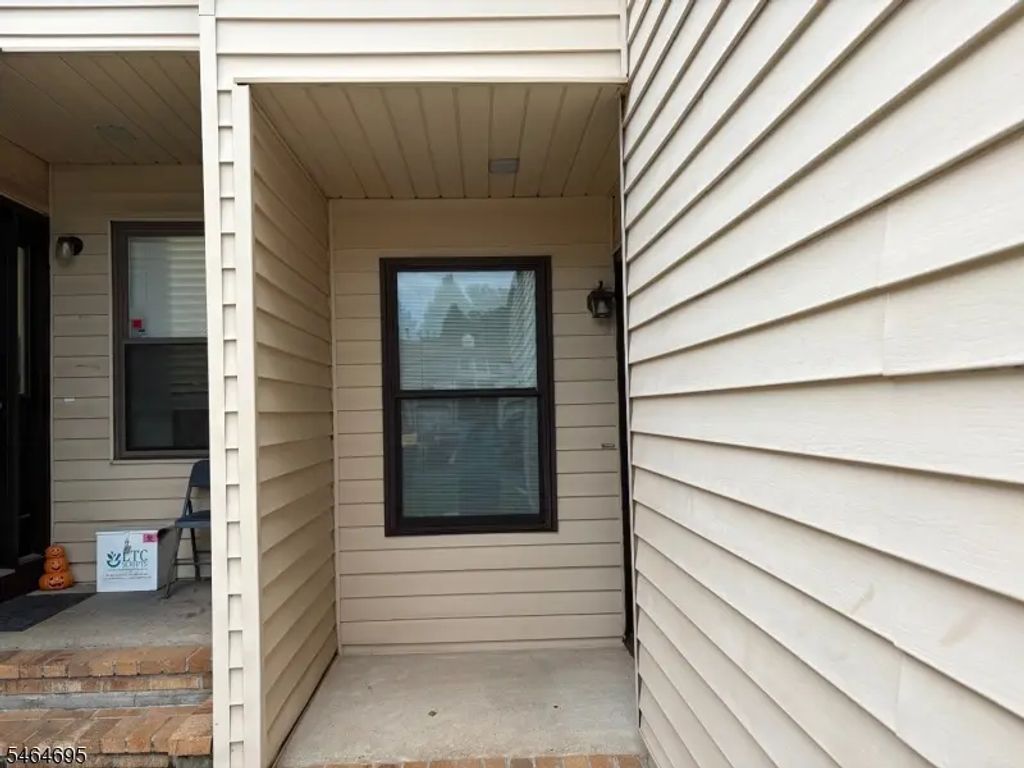 151 Locust Ct, Raritan Twp.