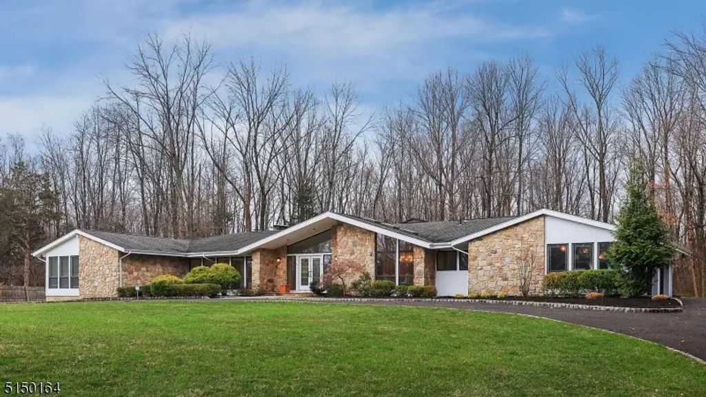 24 William Penn Rd, Warren Twp.