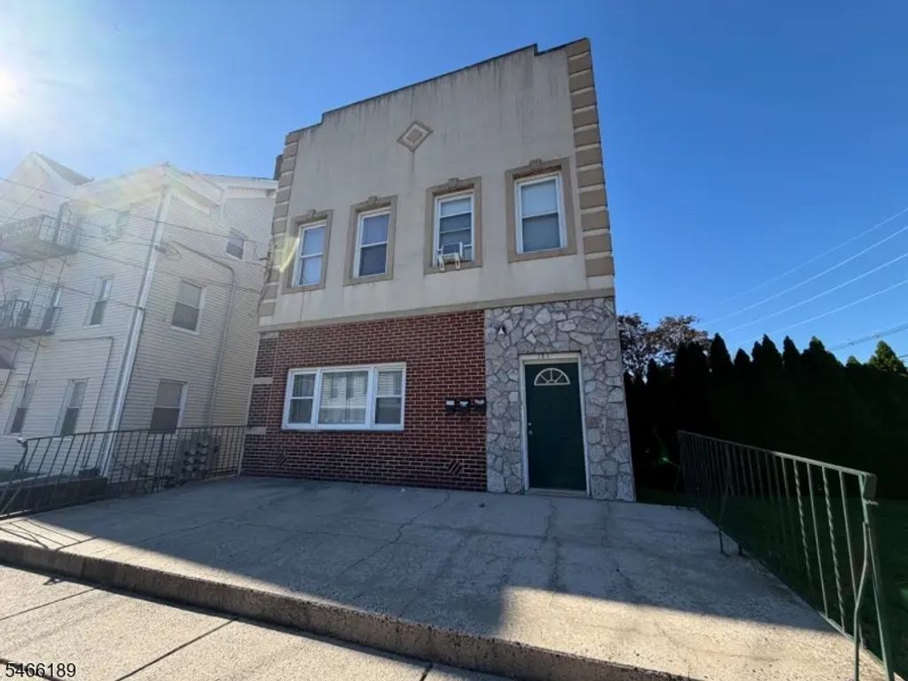 121 Harrison St, Belleville Twp.