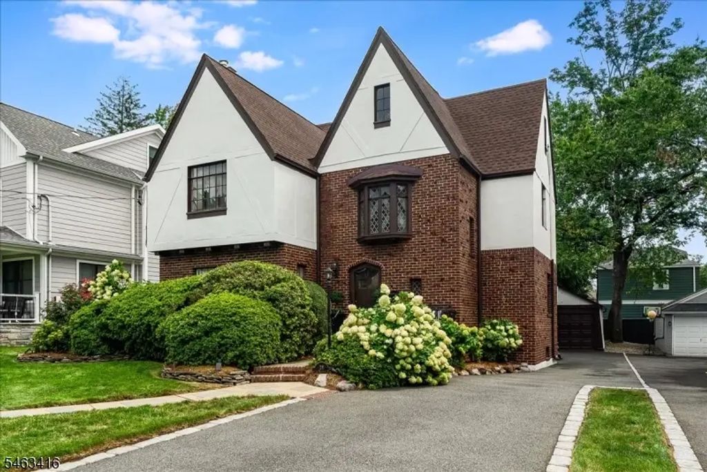 28 S Mountain Rd, Millburn Twp.
