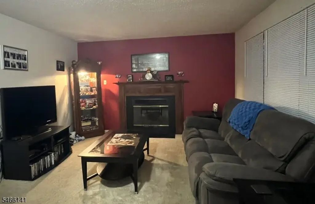 12 Burlington Ct, Hamburg Boro