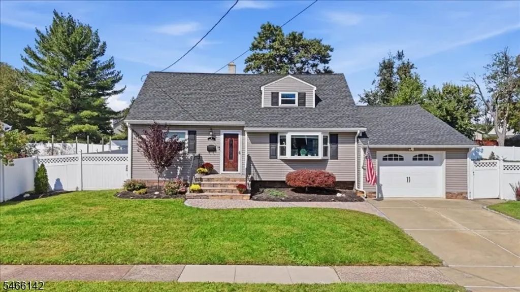 12 Norfolk Road, Franklin Twp.