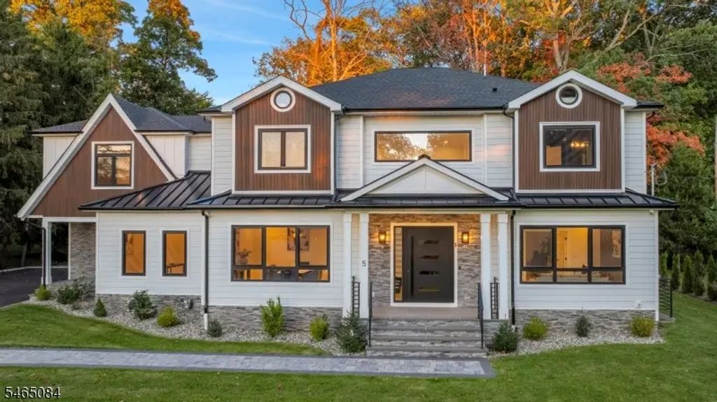 5 Foxcroft Dr, Livingston Twp.