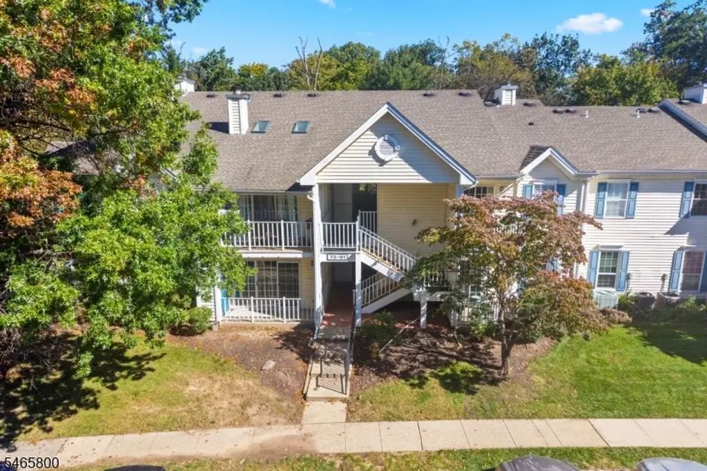77 Sapphire Ln, Franklin Twp.