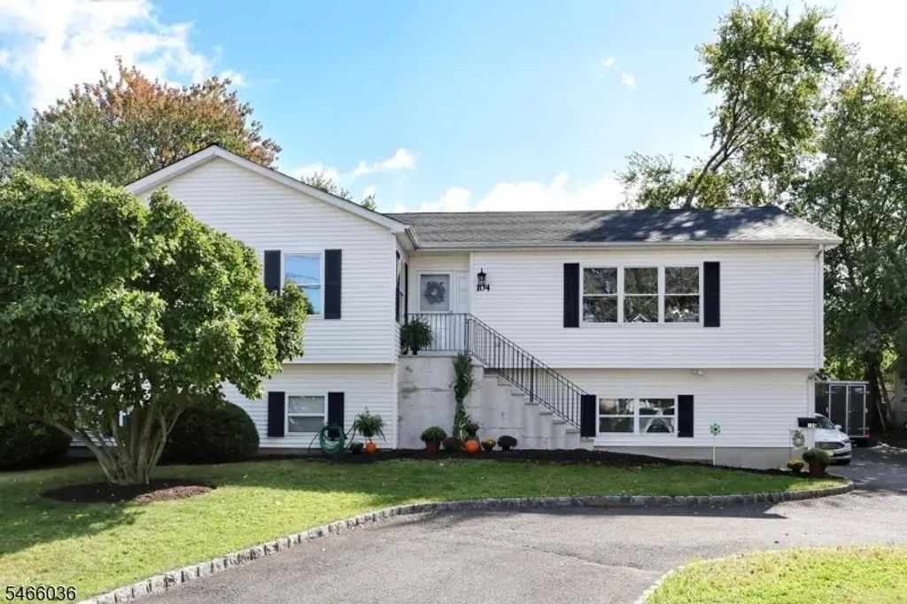 104 Bradford Ave, Little Falls Twp.
