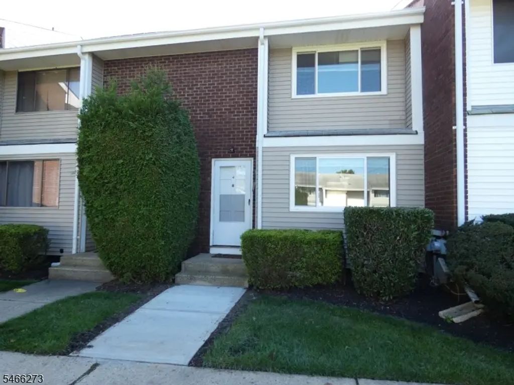 4h Quincy Circle, South Brunswick Twp.