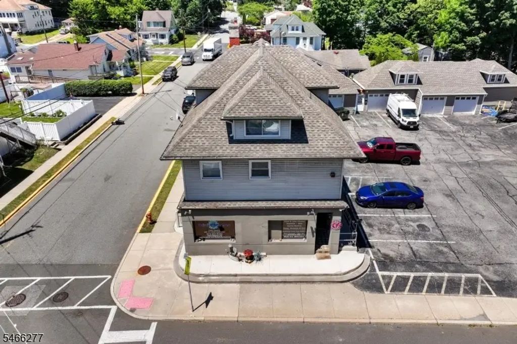 152 Hamburg Tpke, Bloomingdale Boro