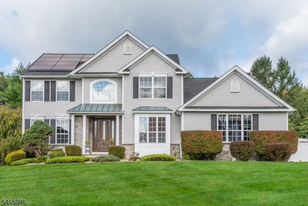 22 Saunders Ln, Mount Olive Twp.
