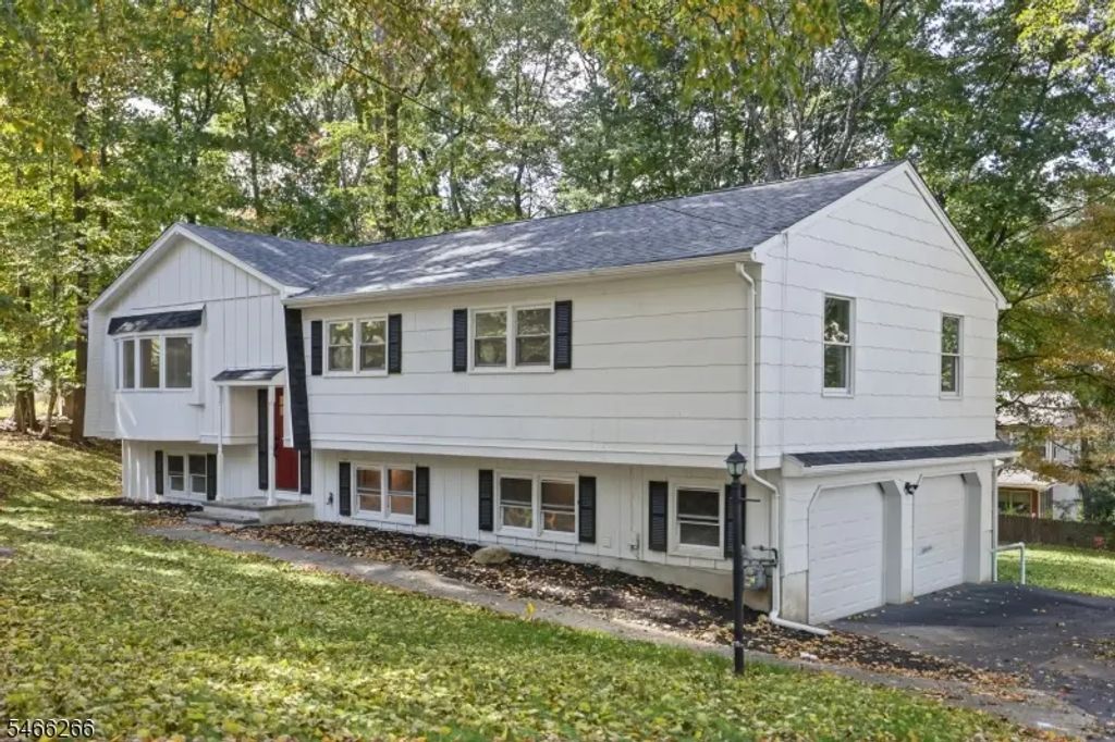11 Colby Dr, Byram Twp.