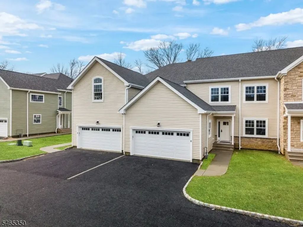 18 Remington Ct, Howell Twp.