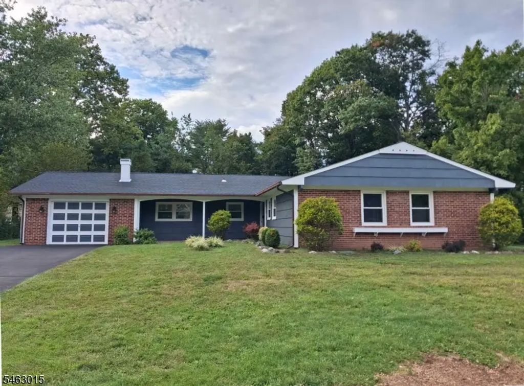 6 Flower Rd, Franklin Twp.