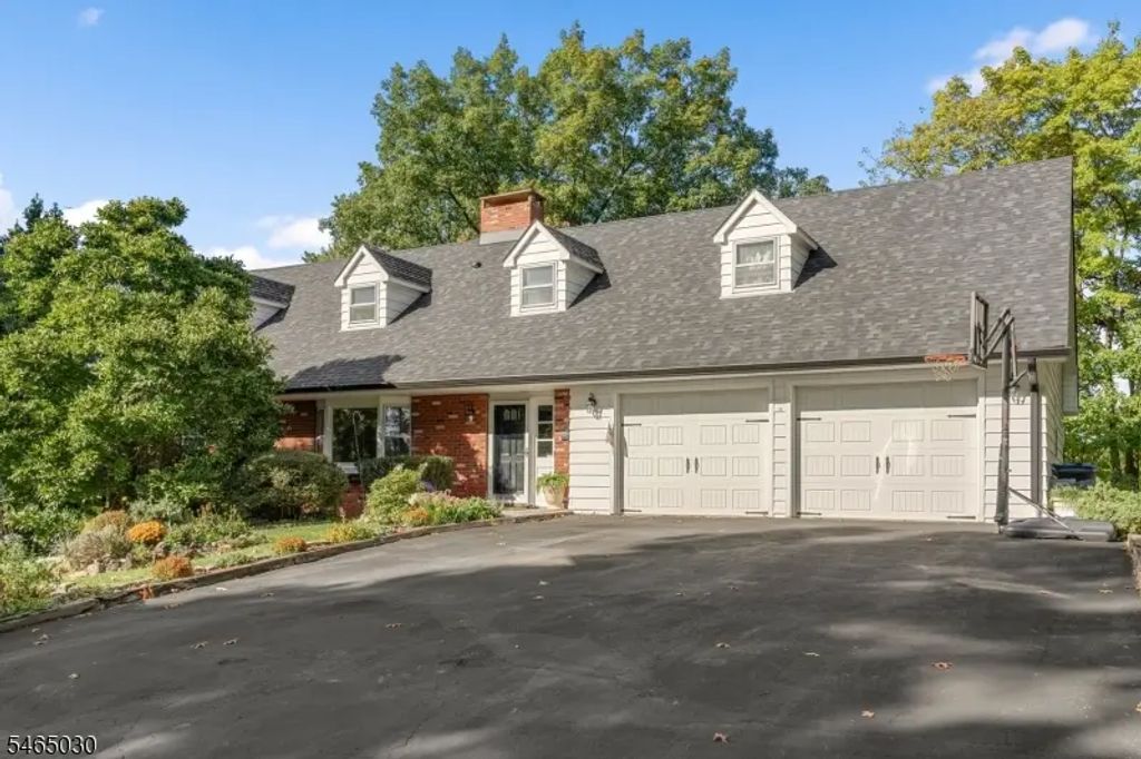 39 Lessing Rd, West Orange Twp.