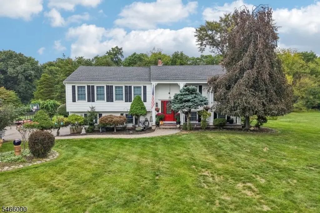 7 Weavers Ln, Readington Twp.