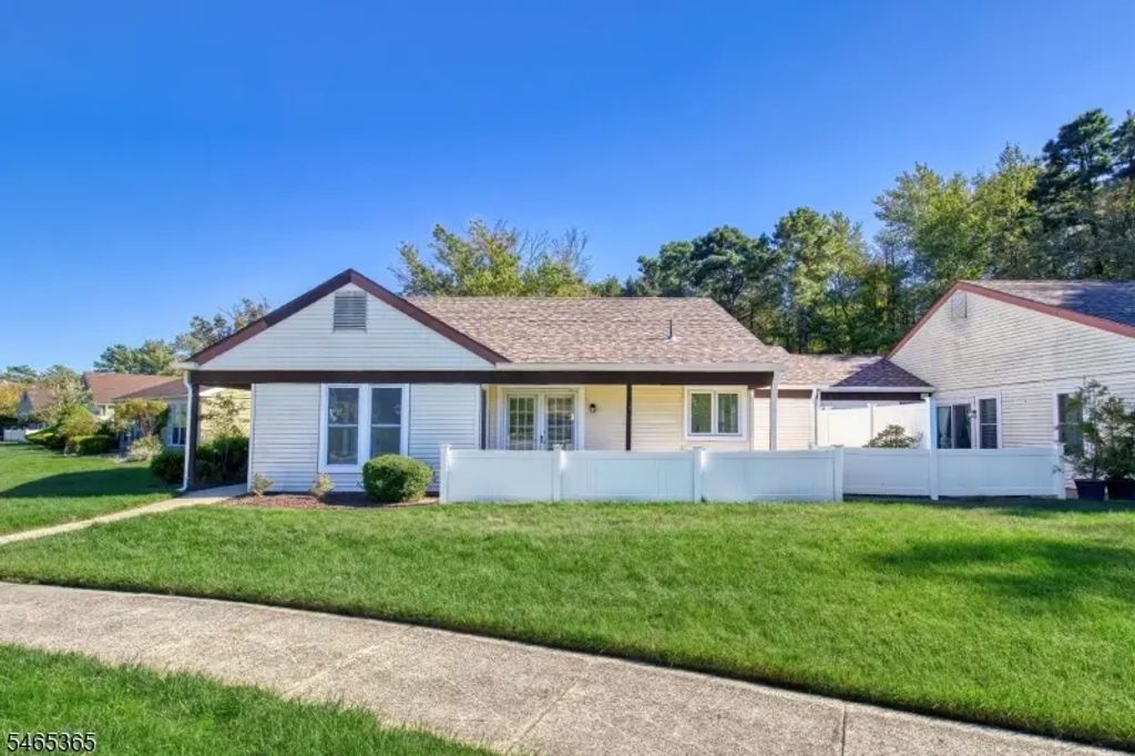 681a Huntington Dr, Manchester Twp.