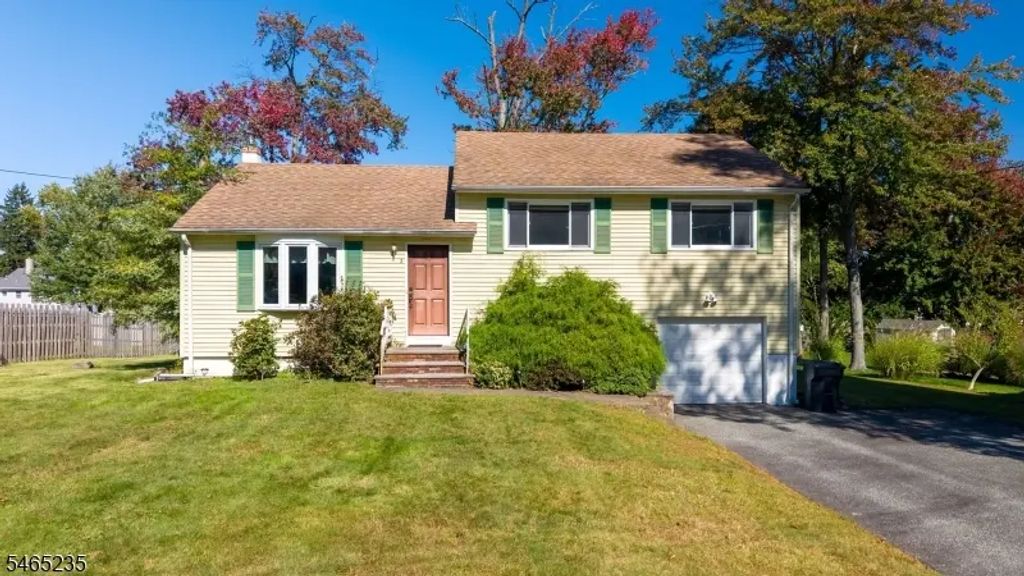 3 Locust Drive, Hanover Twp.