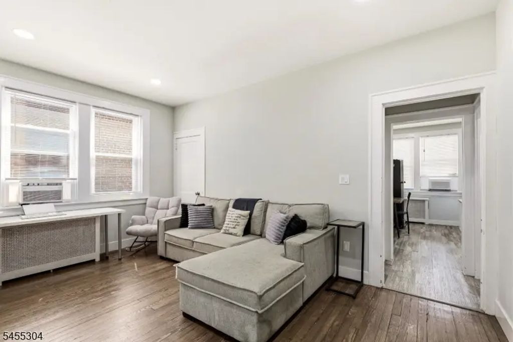 27 Lindsley Pl, East Orange City