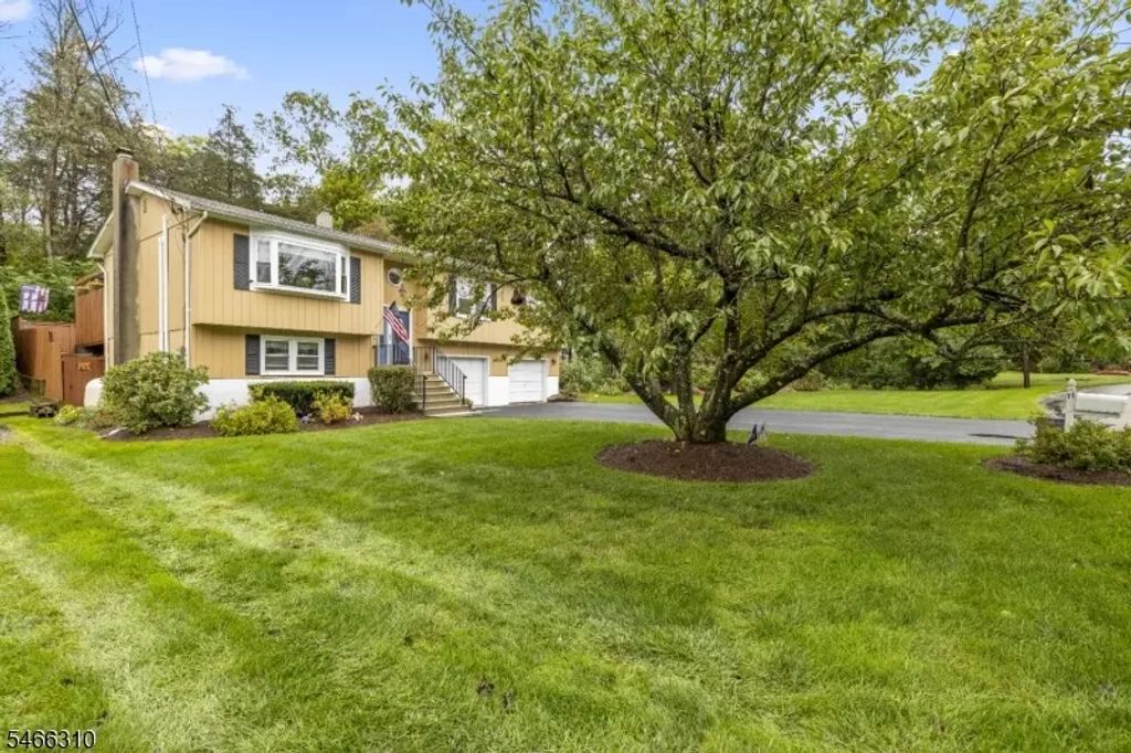 11 Vlietstra Dr, Vernon Twp.