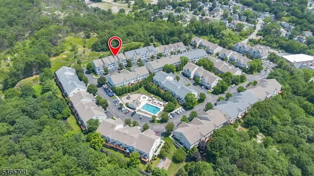 74 Mountainside Dr, Pompton Lakes Boro