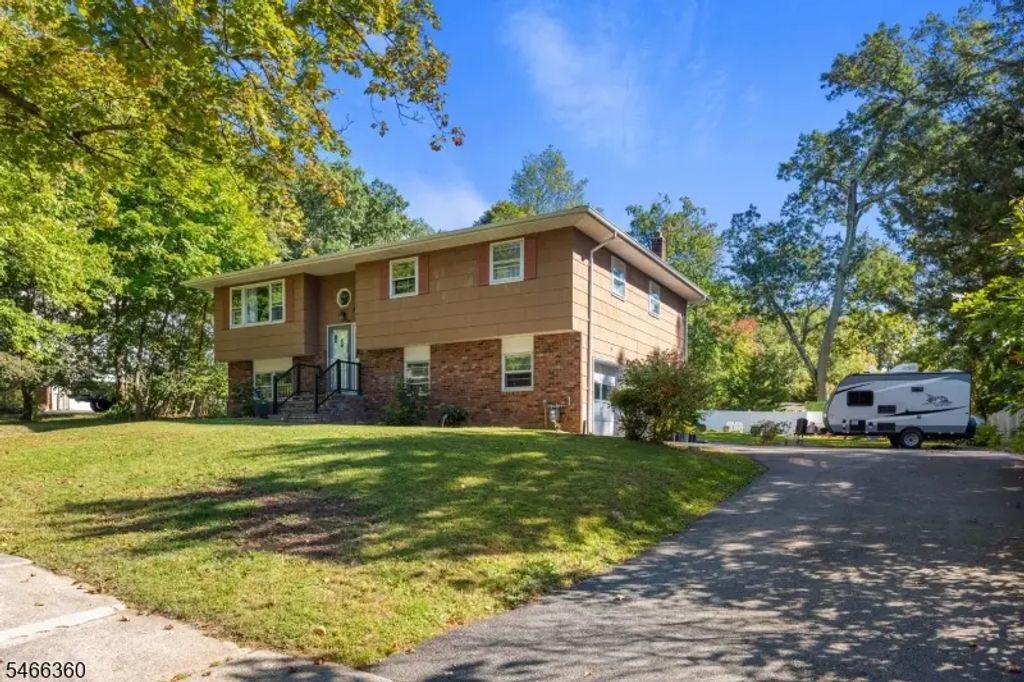 4 Horizon Dr, Roxbury Twp.