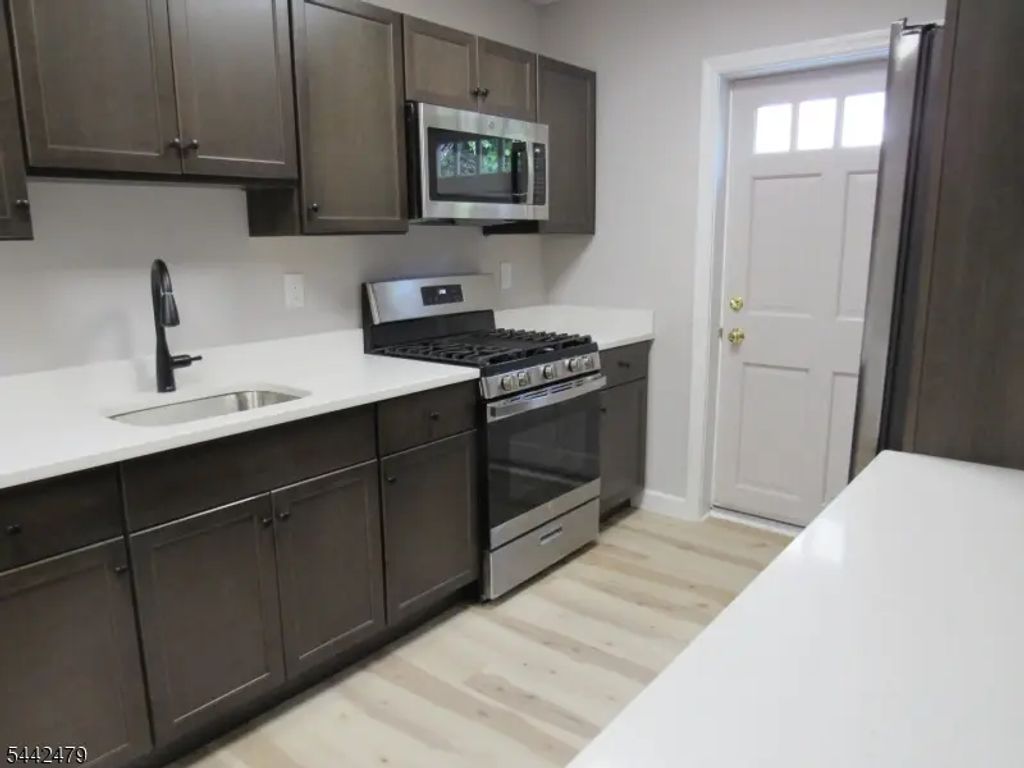 4 Fairfield Cres, West Caldwell Twp.