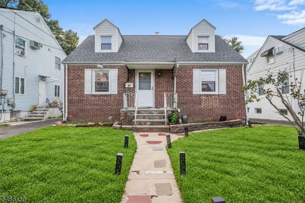 21 Center St, Belleville Twp.