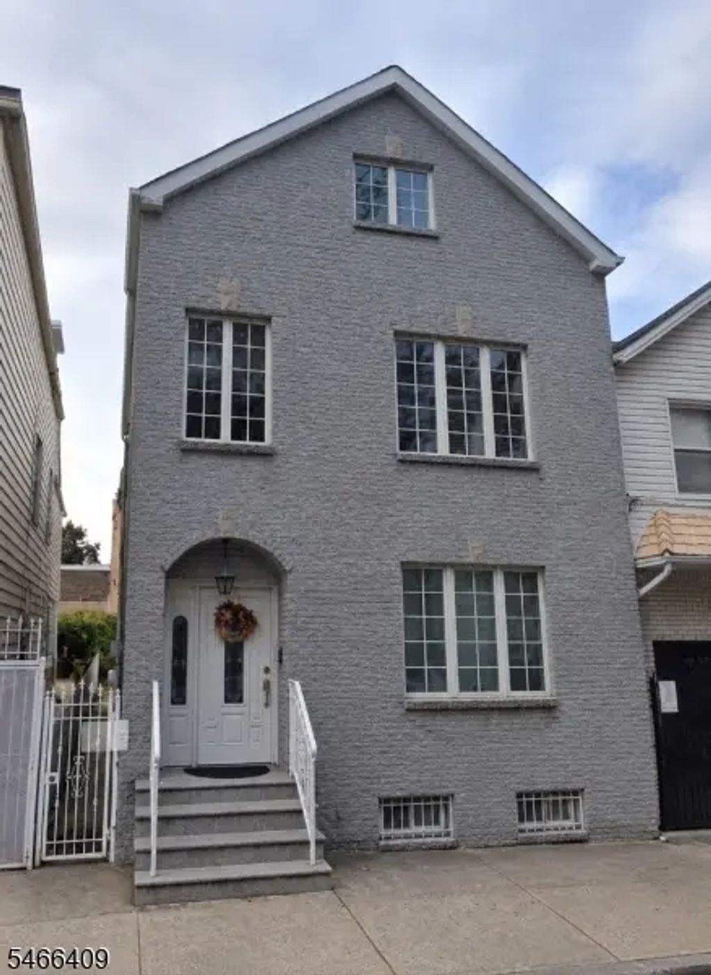 147 Van Buren St, Newark City