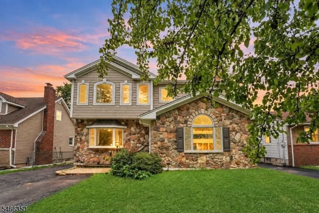 2319 Colonial Dr, Rahway City