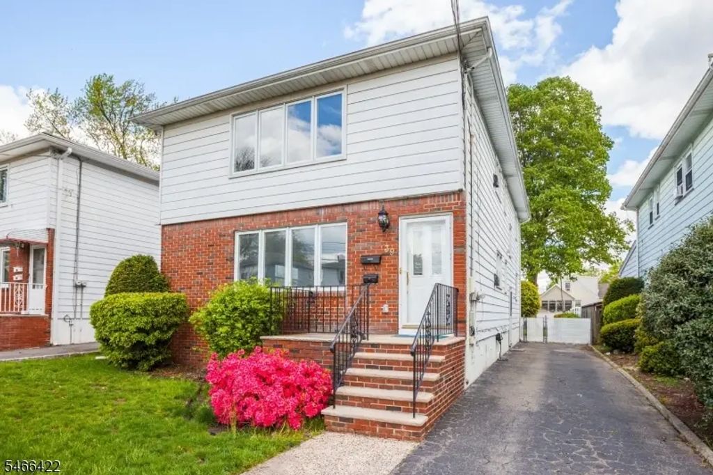 39 Barbara St, Bloomfield Twp.