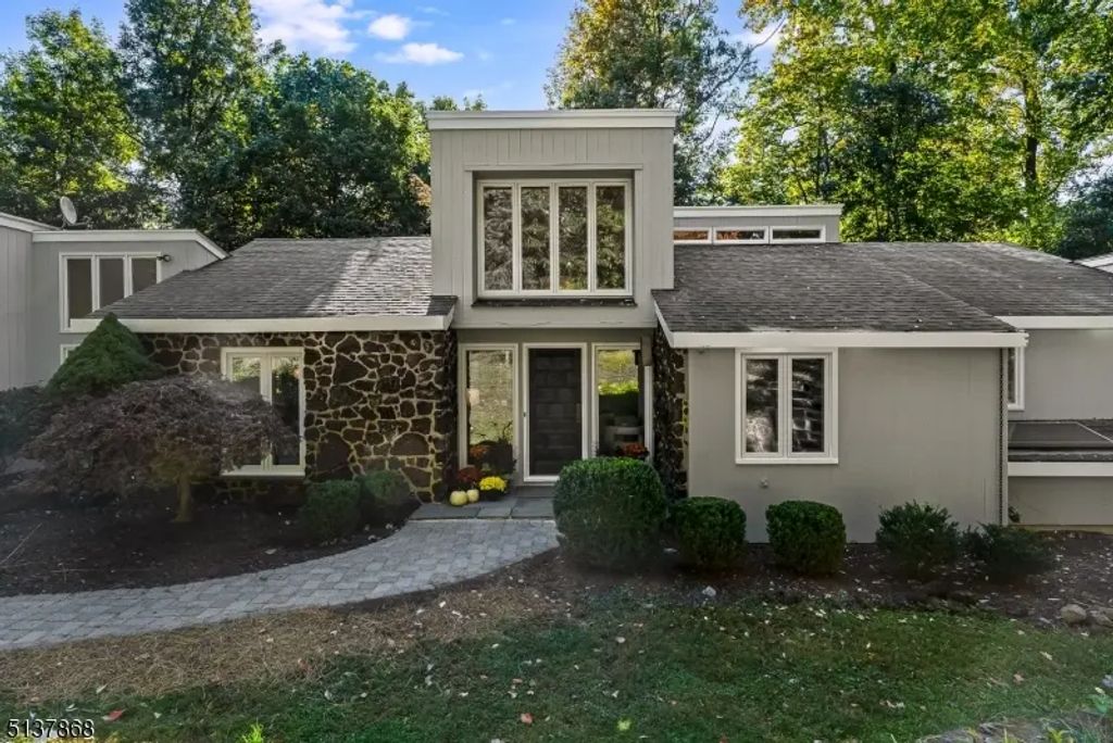 33 Crest Dr, Bernardsville Boro