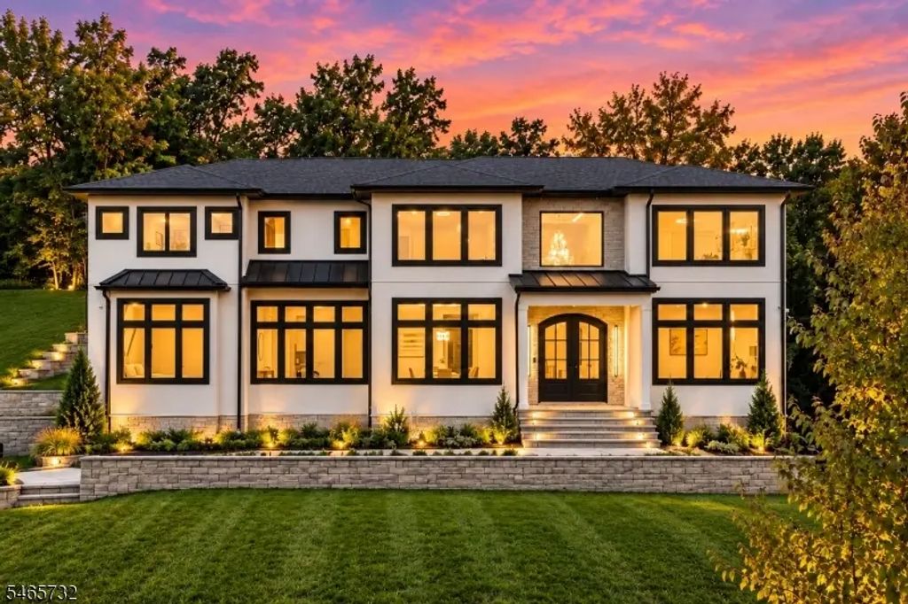 6 Cliffside Dr, Livingston Twp.