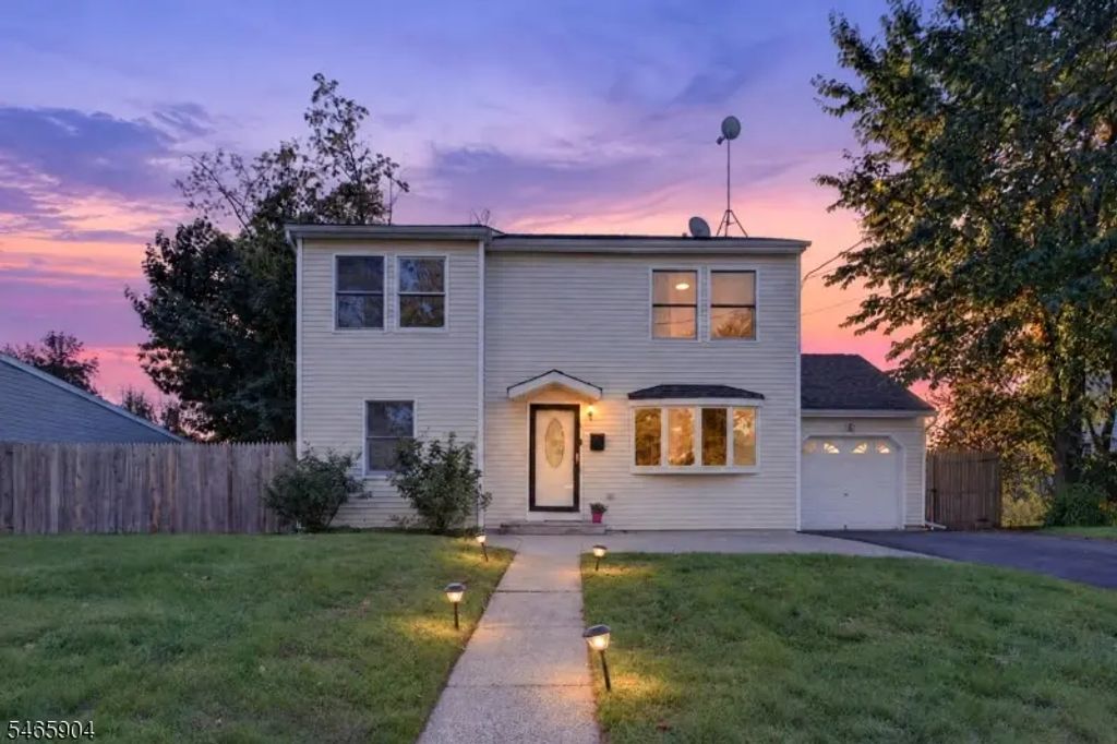 29 Windsor Dr, East Brunswick Twp.