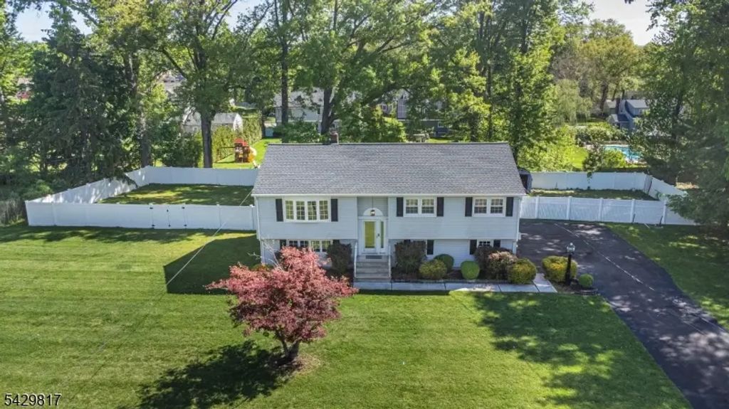 6 Beaumont Pl, Hanover Twp.