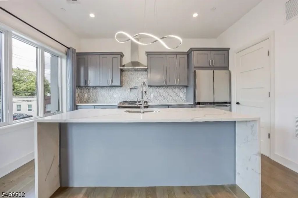 12-35 River Rd, Fair Lawn Boro