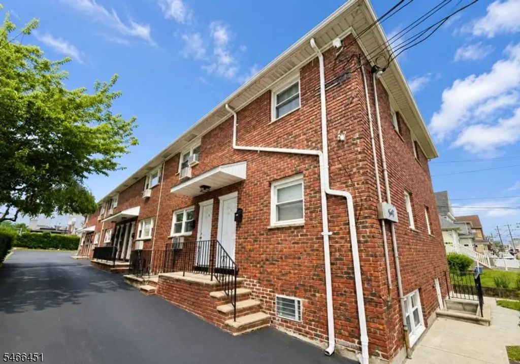 40 Stuyvesant Ave, Lyndhurst Twp.