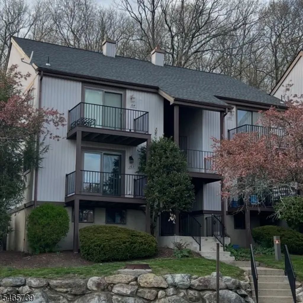 9163 Ashland Ct, Stanhope Boro