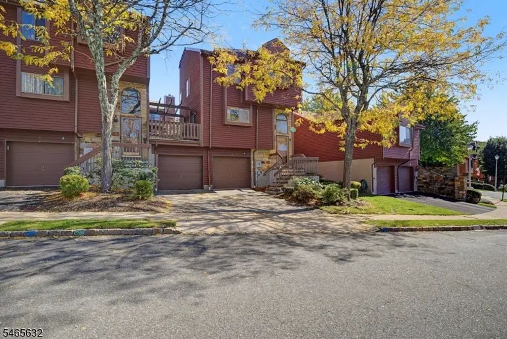 4 Patriot Crossing Ct, Rockaway Twp.