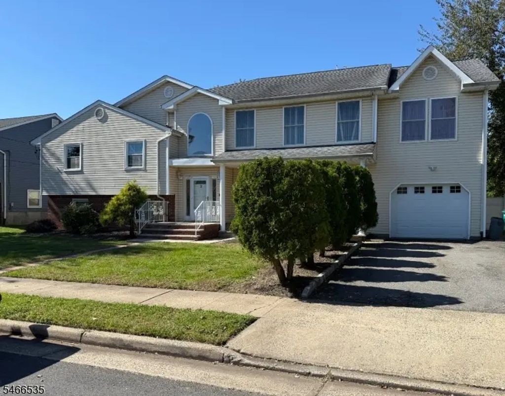 3 Charles Ct, Edison Twp.
