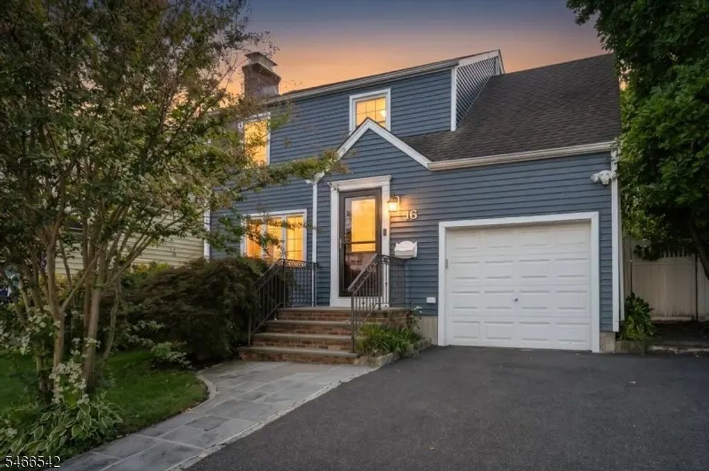 16 Hillside Pl, Cranford Twp.