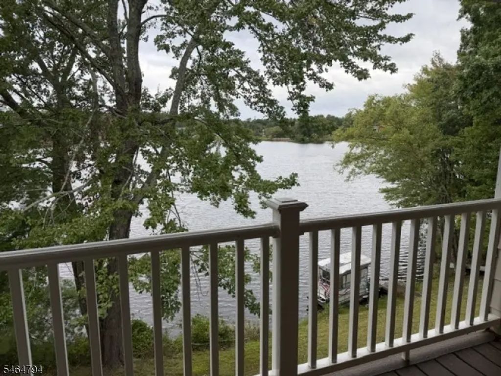 376- C Lake Shore South O302, Montague Twp.