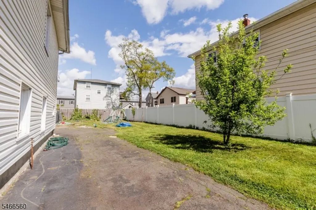 627 Van Buren Ave, Linden City