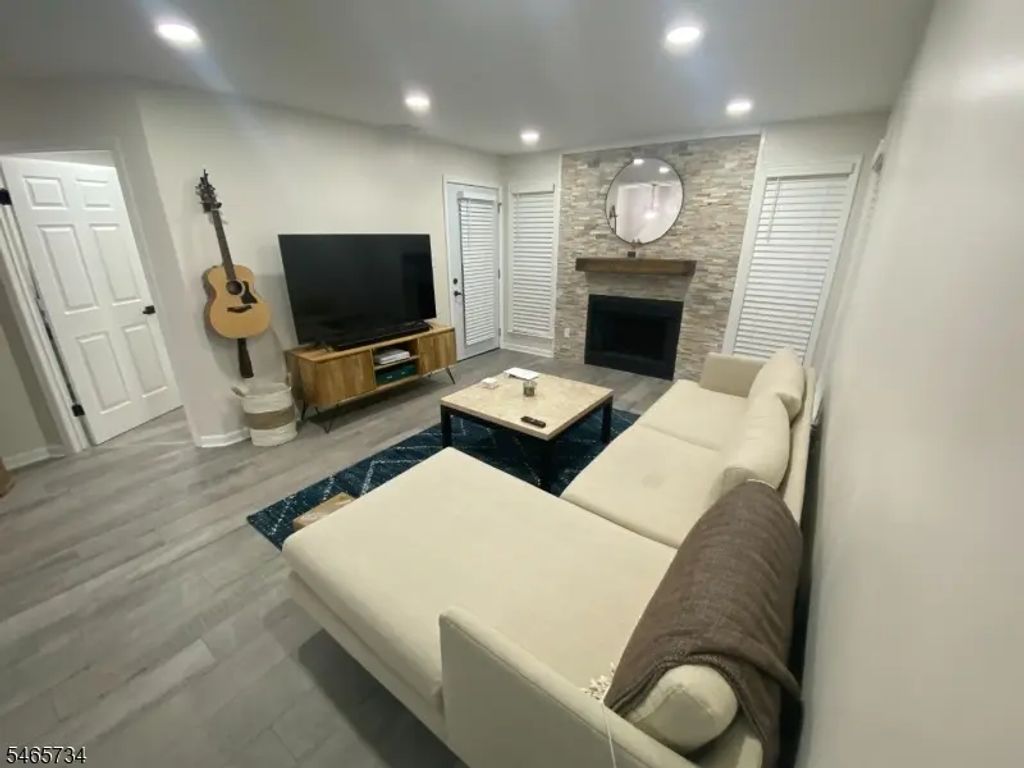 612 Deepdale Ct, Union Twp.