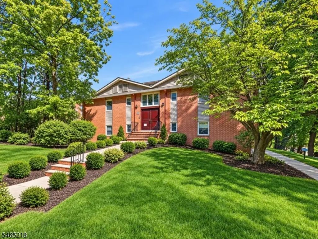 361 Claremont Avenue Unit 3, Montclair Twp.