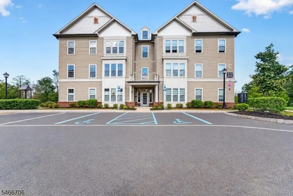 504 Altra Road, Raritan Twp.